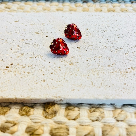 Strawberry fruit Stud Earrings - Picture 1 of 3